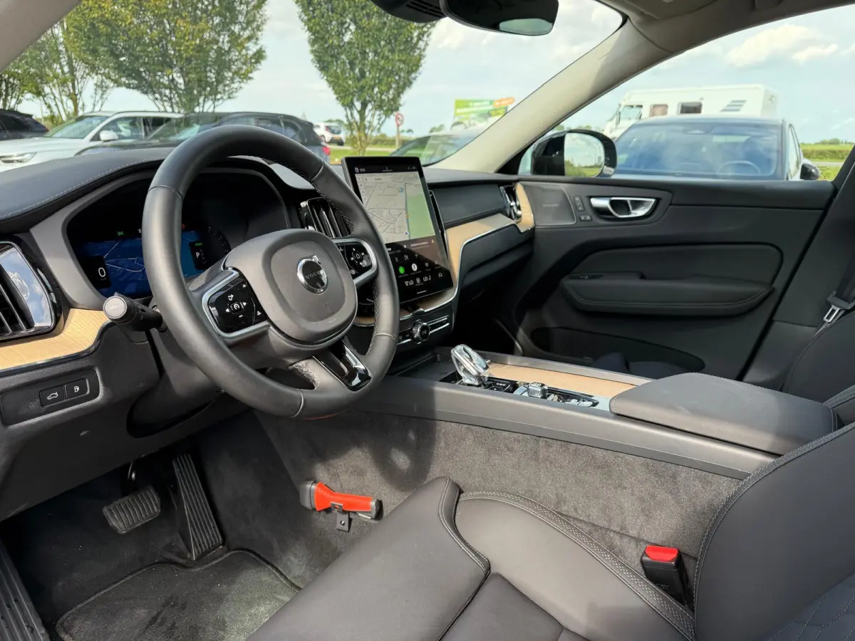T6 Plug-in hybrid AWD Ultra Dark | Trekhaak | Panoramadak | Luchtvering | 360 Graden Camera | Harman / Kardon |