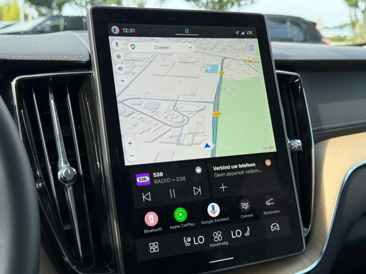 T6 Plug-in hybrid AWD Ultra Dark | Trekhaak | Panoramadak | Luchtvering | 360 Graden Camera | Harman / Kardon |