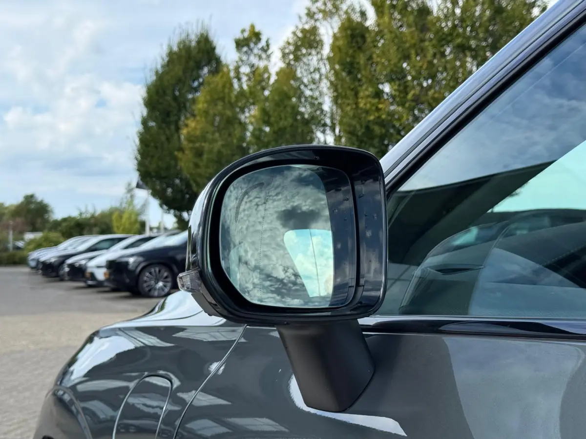 T6 Plug-in hybrid AWD Ultra Dark | Trekhaak | Panoramadak | Luchtvering | 360 Graden Camera | Harman / Kardon |