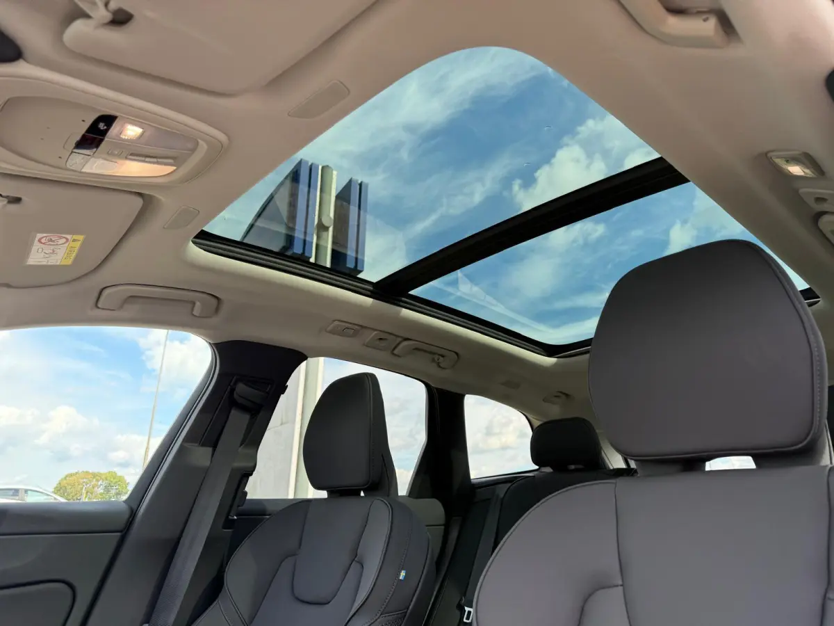T6 Plug-in hybrid AWD Ultra Dark | Trekhaak | Panoramadak | Luchtvering | 360 Graden Camera | Harman / Kardon |
