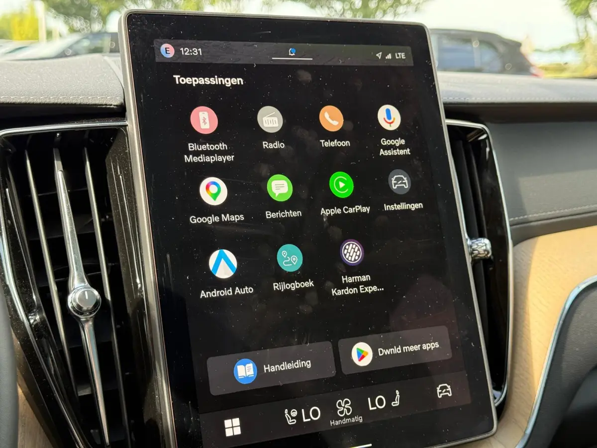 T6 Plug-in hybrid AWD Ultra Dark | Trekhaak | Panoramadak | Luchtvering | 360 Graden Camera | Harman / Kardon |