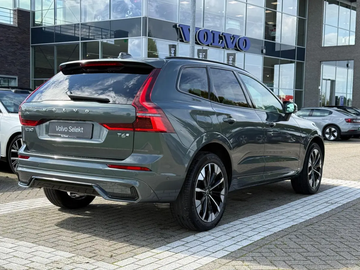 T6 Plug-in hybrid AWD Ultra Dark | Trekhaak | Panoramadak | Luchtvering | 360 Graden Camera | Harman / Kardon |