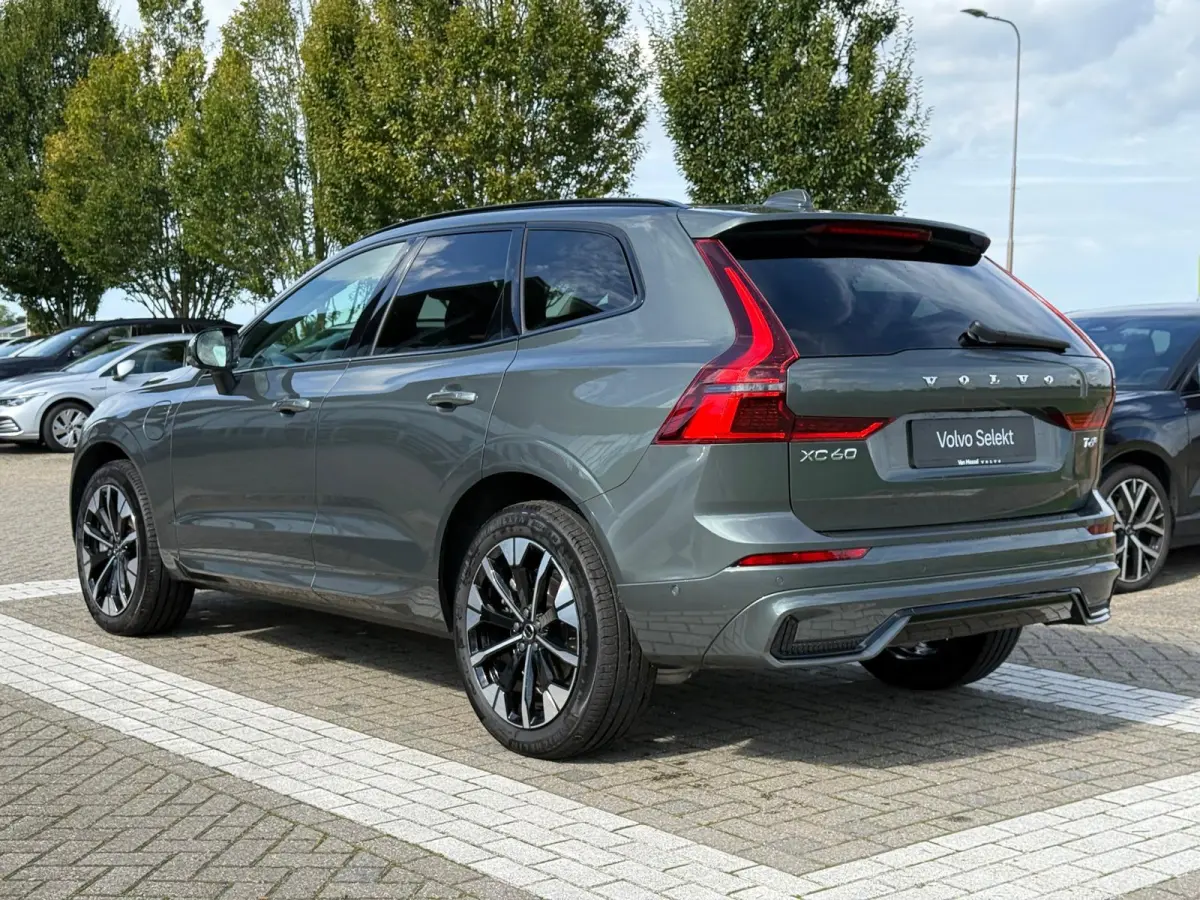 T6 Plug-in hybrid AWD Ultra Dark | Trekhaak | Panoramadak | Luchtvering | 360 Graden Camera | Harman / Kardon |