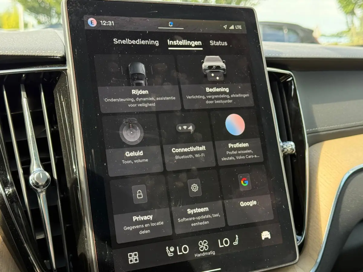 T6 Plug-in hybrid AWD Ultra Dark | Trekhaak | Panoramadak | Luchtvering | 360 Graden Camera | Harman / Kardon |