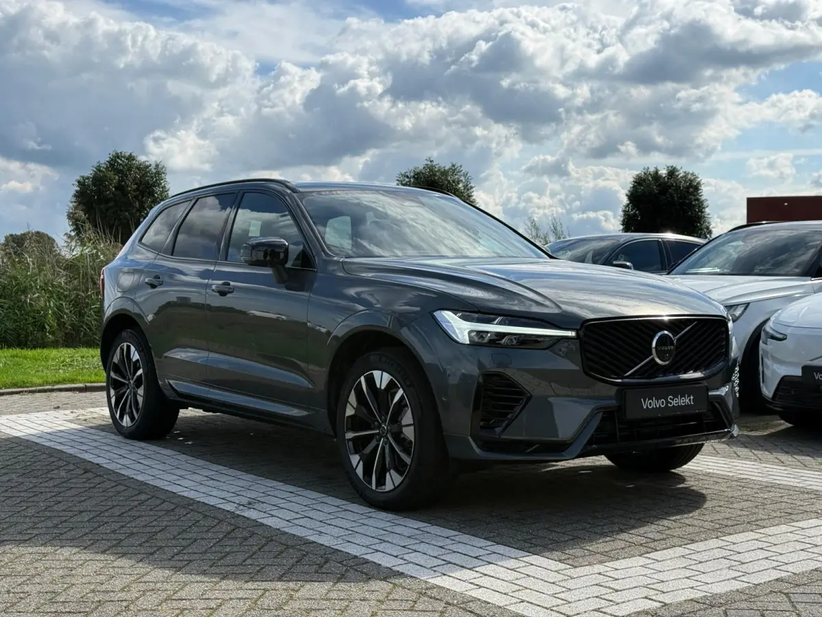 T6 Plug-in hybrid AWD Ultra Dark | Trekhaak | Panoramadak | Luchtvering | 360 Graden Camera | Harman / Kardon |