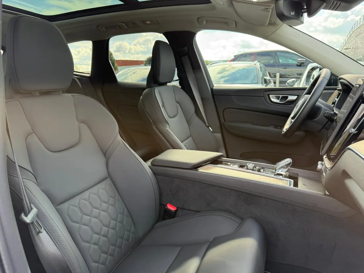 T6 Plug-in hybrid AWD Ultra Dark | Trekhaak | Panoramadak | Luchtvering | 360 Graden Camera | Harman / Kardon |