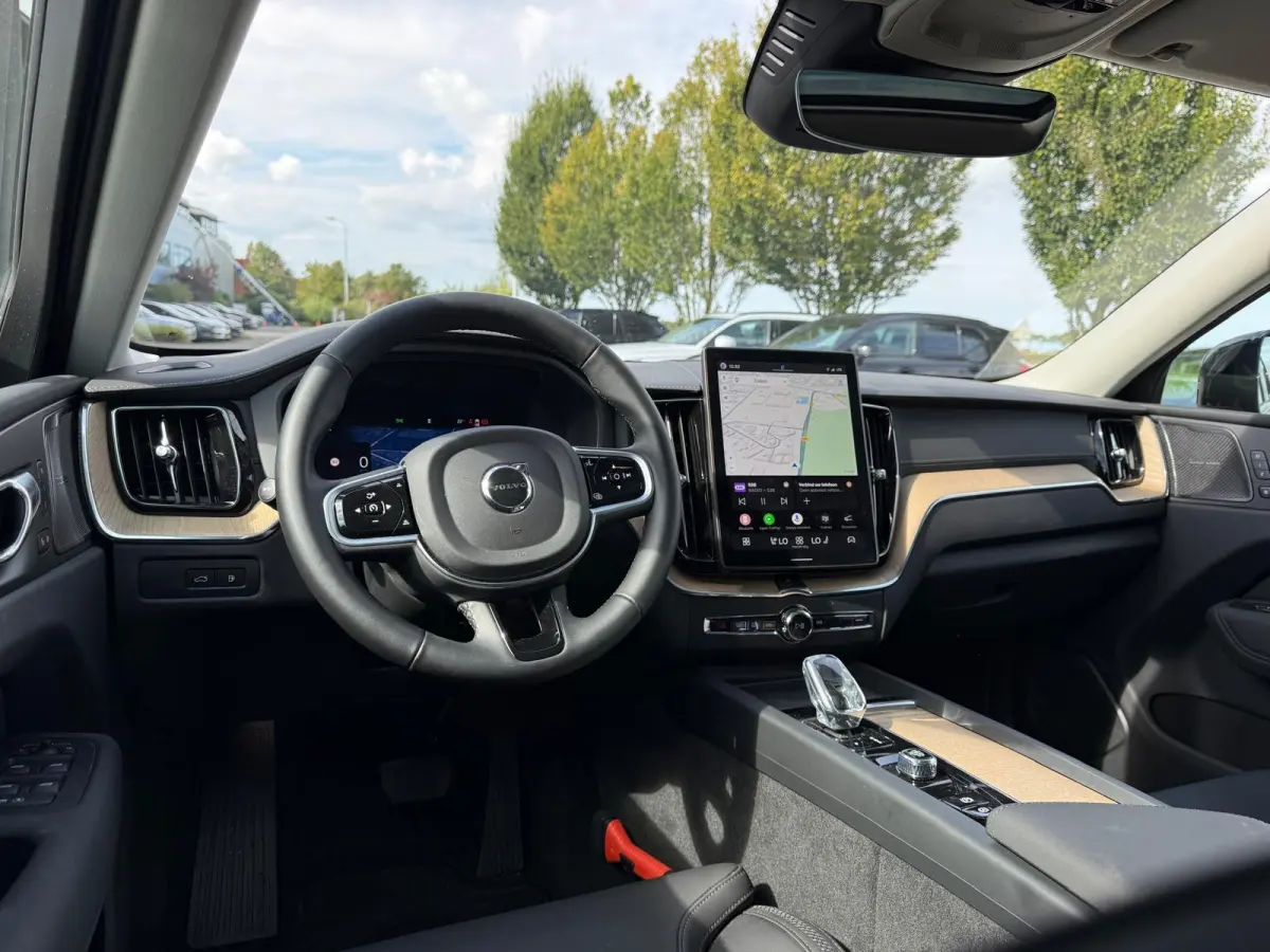 T6 Plug-in hybrid AWD Ultra Dark | Trekhaak | Panoramadak | Luchtvering | 360 Graden Camera | Harman / Kardon |