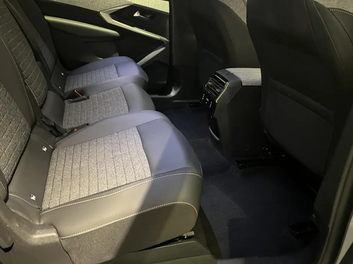 1.2 Hybrid 145 Allure 7p | CAMERA | APPLE CARPLAY/ANDROID AUTO | CLIMATE CONTROL | LMV |
