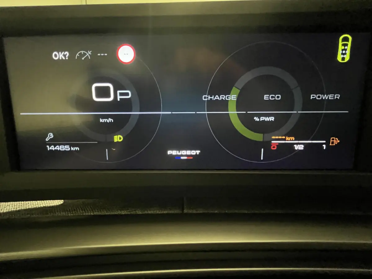 1.2 Hybrid 145 Allure 7p | CAMERA | APPLE CARPLAY/ANDROID AUTO | CLIMATE CONTROL | LMV |
