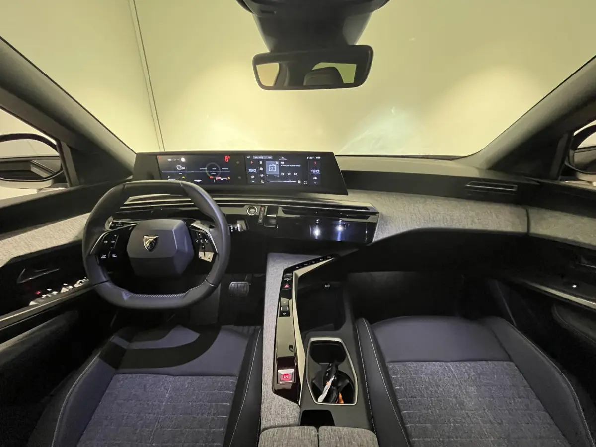 1.2 Hybrid 145 Allure 7p | CAMERA | APPLE CARPLAY/ANDROID AUTO | CLIMATE CONTROL | LMV |