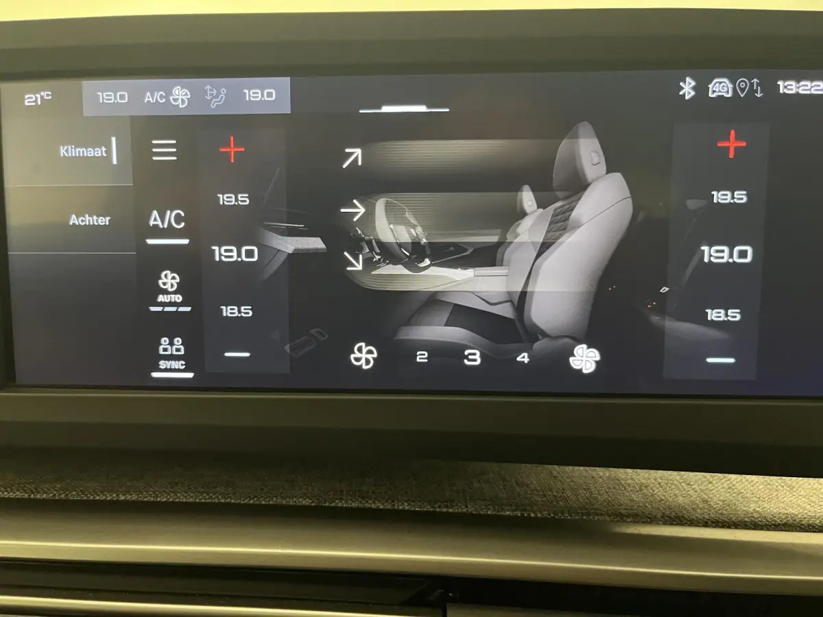 1.2 Hybrid 145 Allure 7p | CAMERA | APPLE CARPLAY/ANDROID AUTO | CLIMATE CONTROL | LMV |