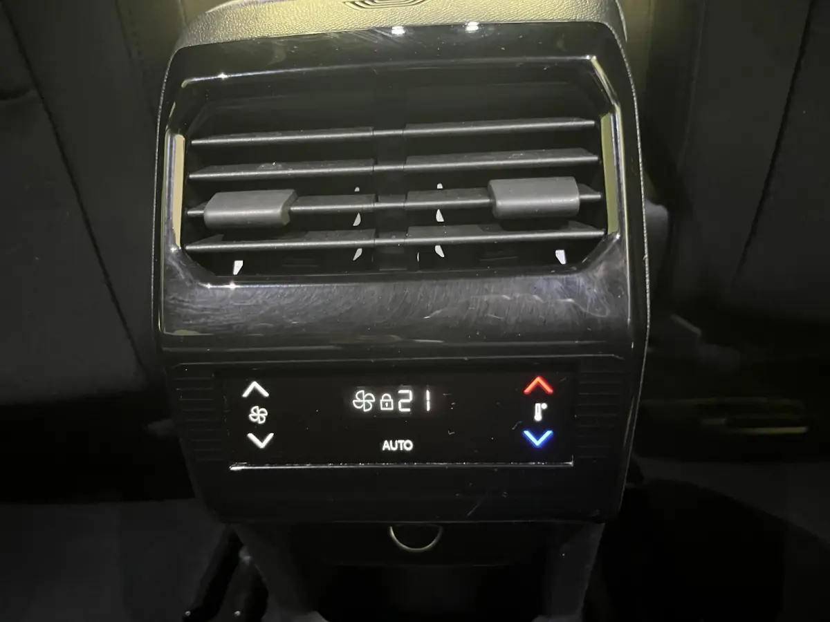 1.2 Hybrid 145 Allure 7p | CAMERA | APPLE CARPLAY/ANDROID AUTO | CLIMATE CONTROL | LMV |