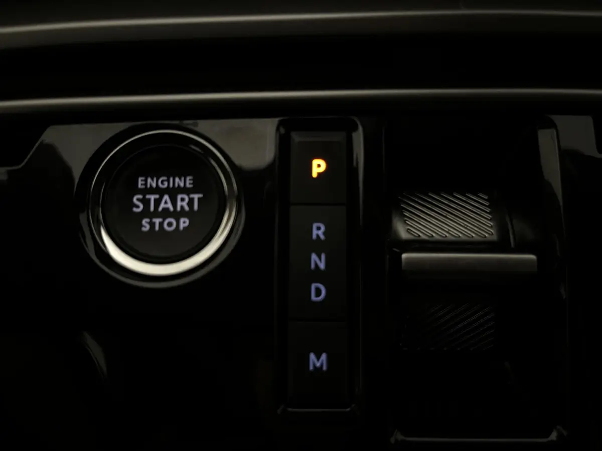 1.2 Hybrid 145 Allure 7p | CAMERA | APPLE CARPLAY/ANDROID AUTO | CLIMATE CONTROL | LMV |