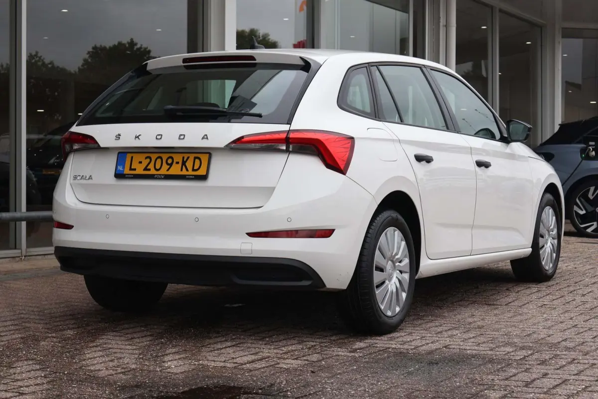 1.0 TSI 95pk Active | Carplay | PDC | Cruise Control | DAB Radio