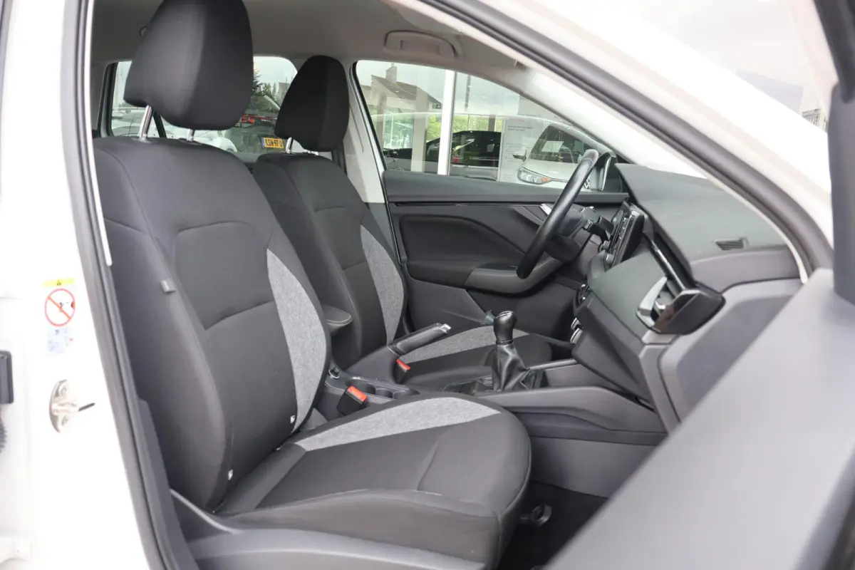 1.0 TSI 95pk Active | Carplay | PDC | Cruise Control | DAB Radio