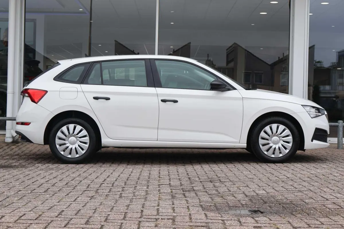 1.0 TSI 95pk Active | Carplay | PDC | Cruise Control | DAB Radio