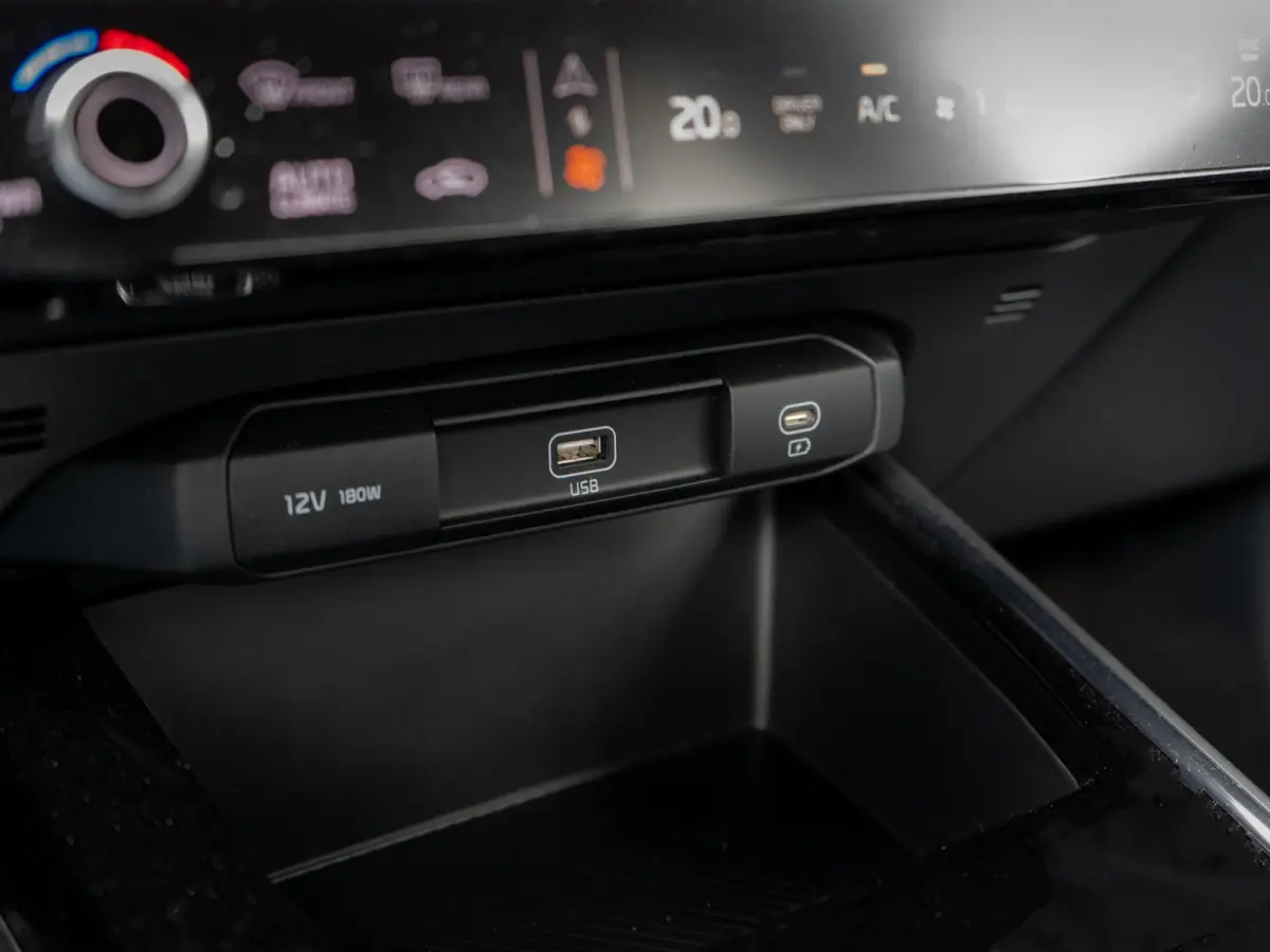 1.6 GDi Hybrid DynamicPlusLine | Actieprijs* |  Navi. | Clima. | Adapt. Cruise. | Achteruitrijcamera | Dodehoekassistentie | Schuif-/Kantel Zonnedak | Stoel&Stuur Verwarming