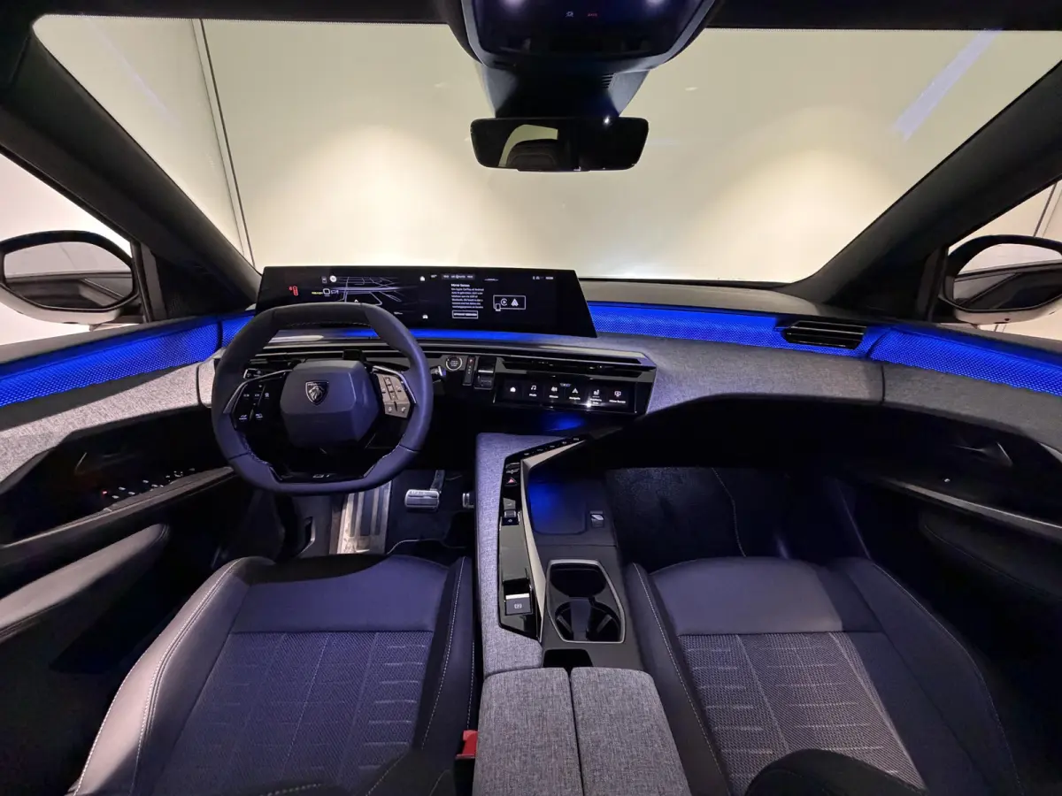 GT 210 73 kWh | APPLE CARPLAY & ANDROID AUTO | 360 CAMERA | ADAPT CRUISE | STOELVERWARMING | DEMO |