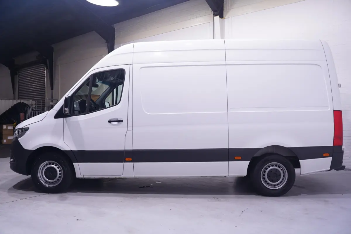 317 CDI 170 pk L2H2 Adapt. Cruise Distronic, Navi Camera, Laadruimte Pakket, PDC V+A, 3-Zits