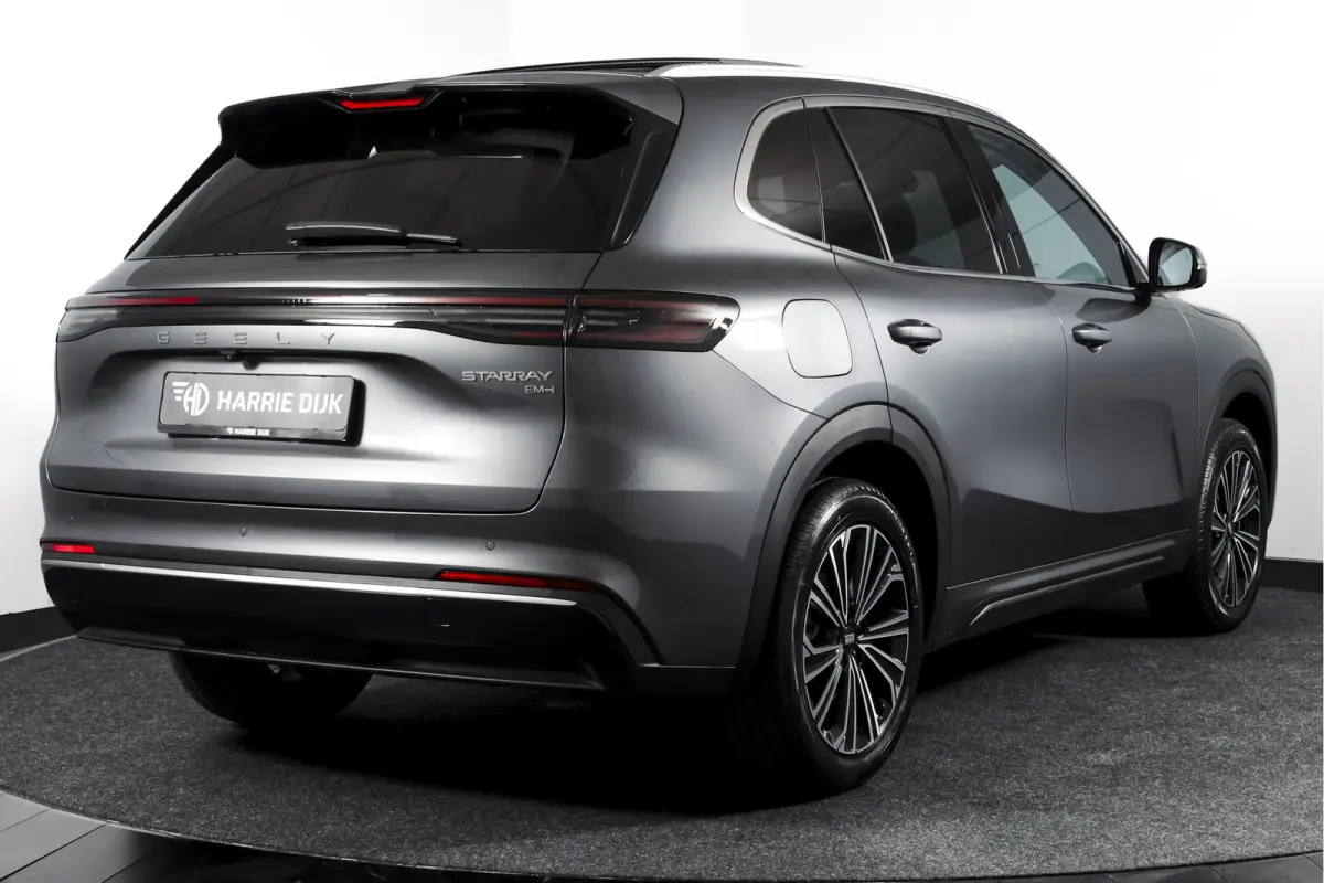1.5 Max+ PHEV | 136km Elektrisch | S/K-Panodak | 360 Camera | NAV+App. Connect | V2L | Warmtepomp | HUD | Stoelverwarming & verkoeling | Memory | Elek. klep | Flyme | LM 19" | 7263