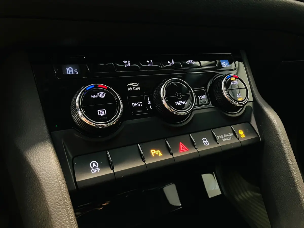 Ambition 1.5TSi DSG | 7-Persoons | Camera | 18" BI-color velgen | CarPlay | Virtual cockpit |