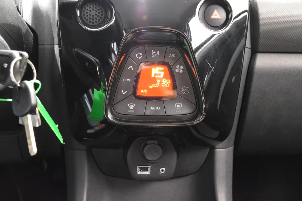 1.0 e-VTi Allure Groot scherm en camera
