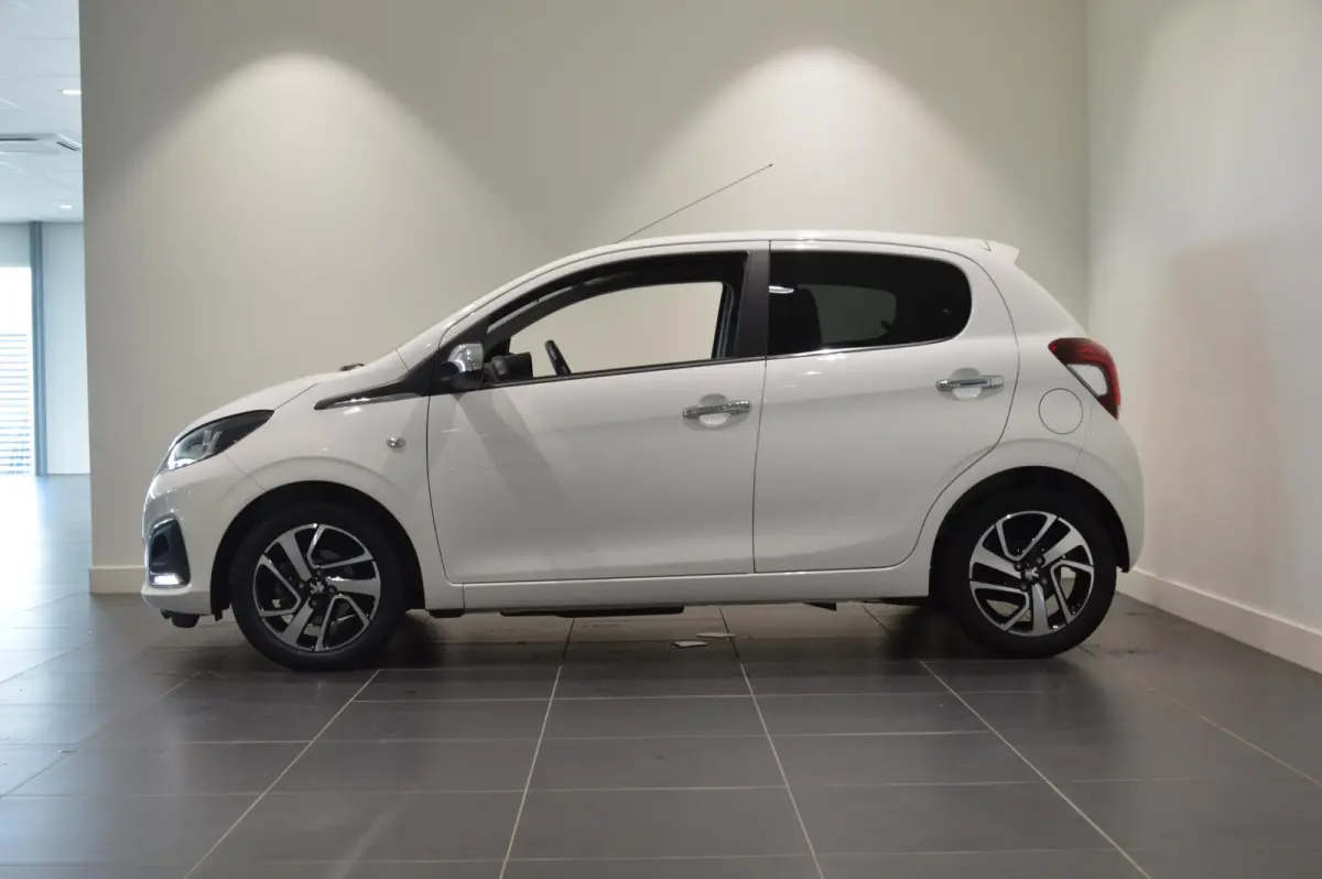 1.0 e-VTi Allure Groot scherm en camera