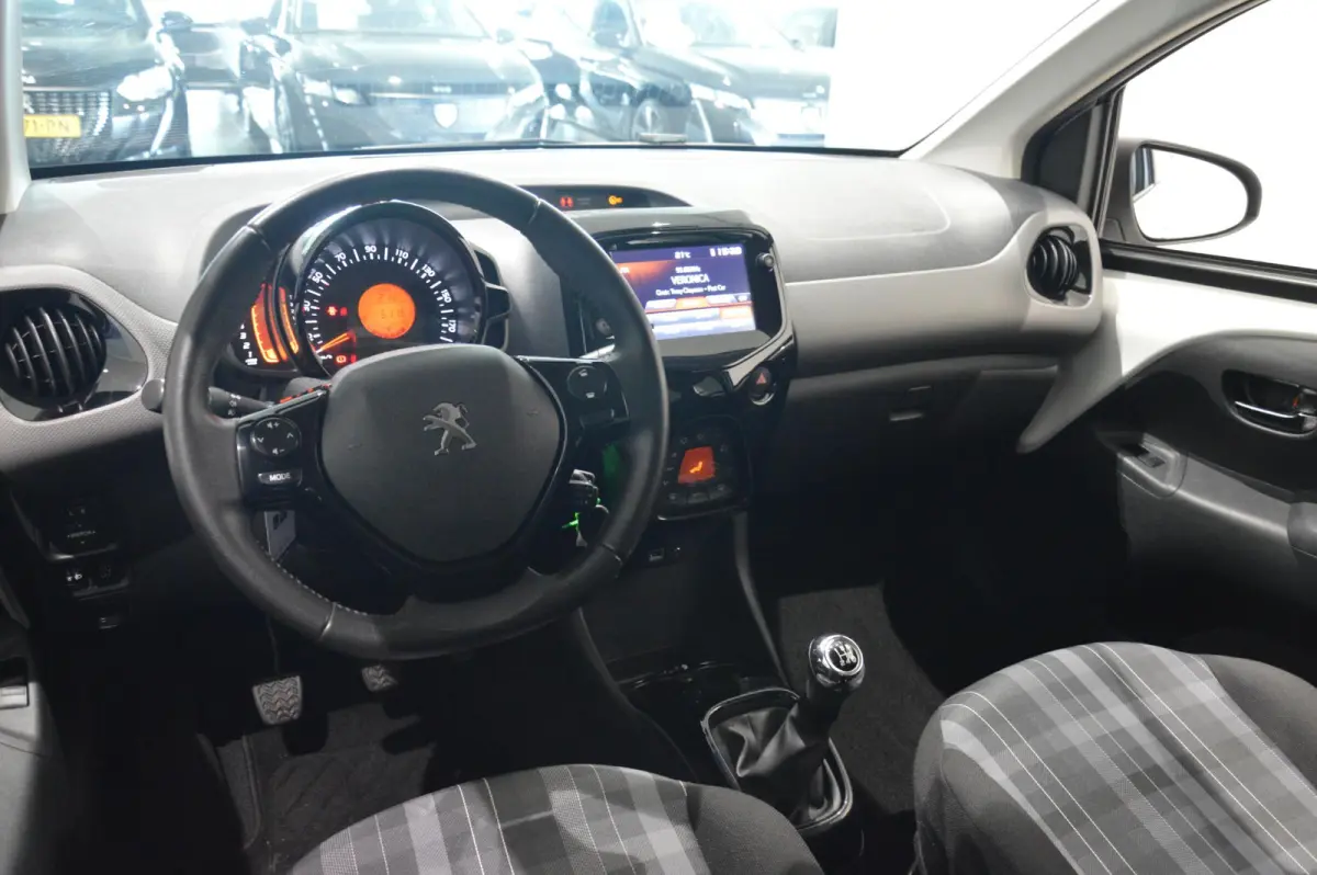 1.0 e-VTi Allure Groot scherm en camera