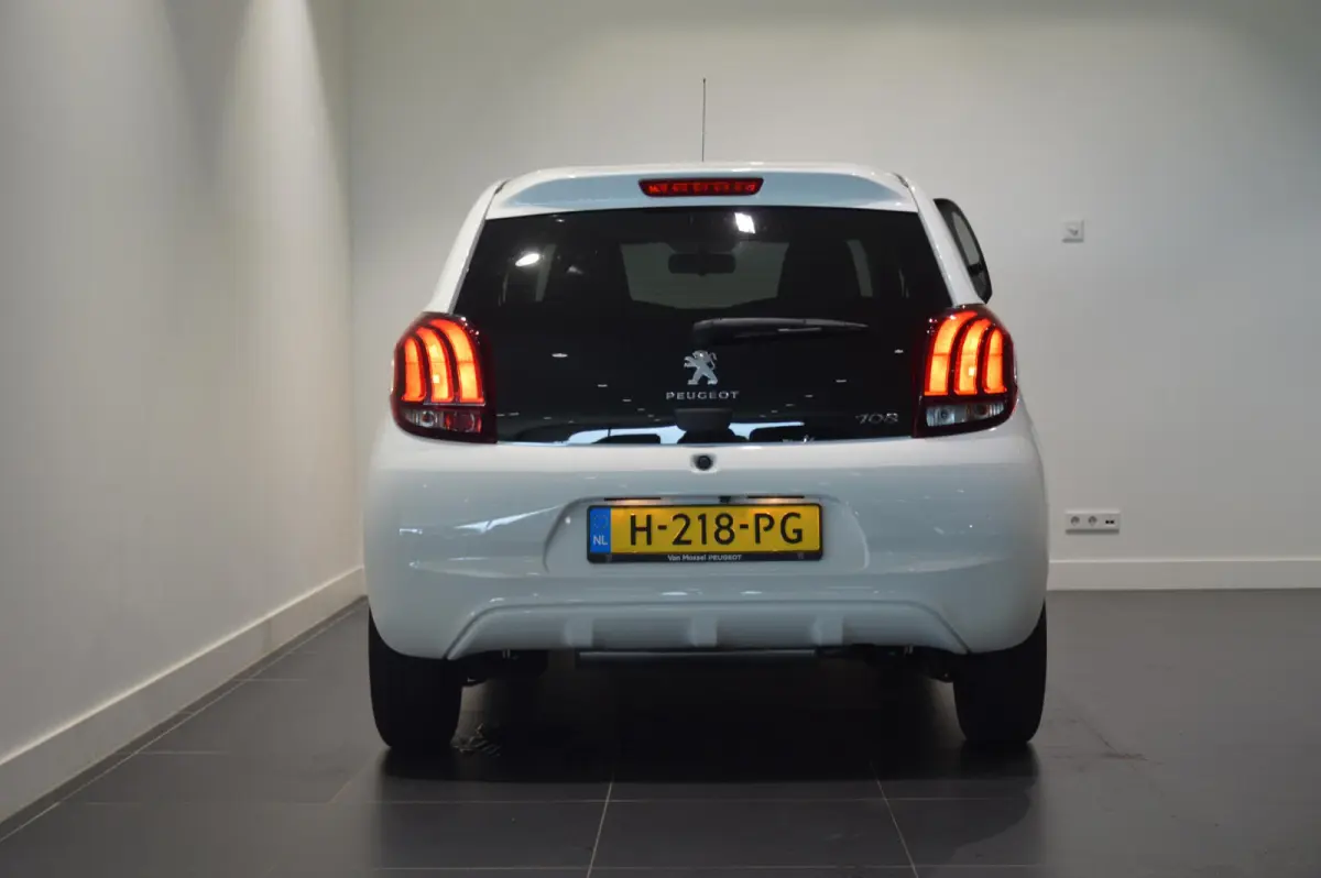 1.0 e-VTi Allure Groot scherm en camera