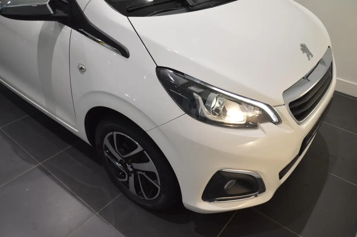 1.0 e-VTi Allure Groot scherm en camera