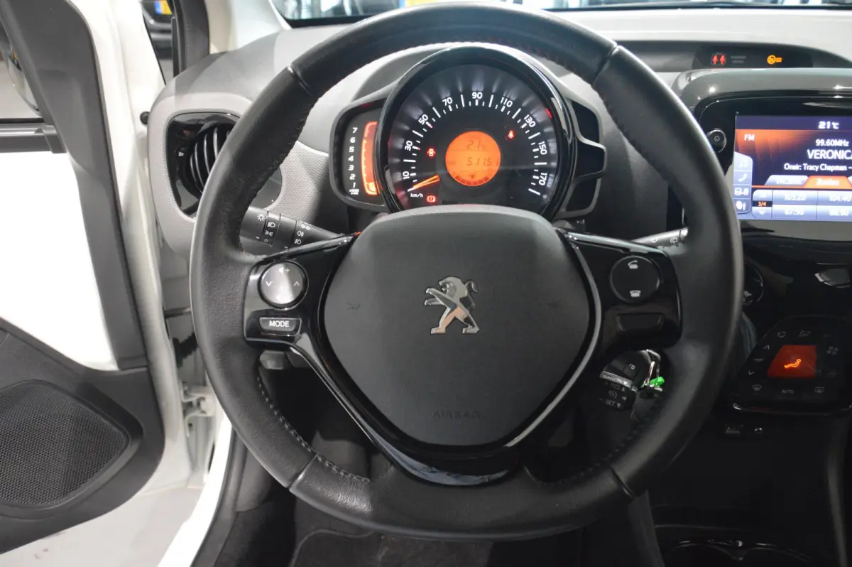 1.0 e-VTi Allure Groot scherm en camera