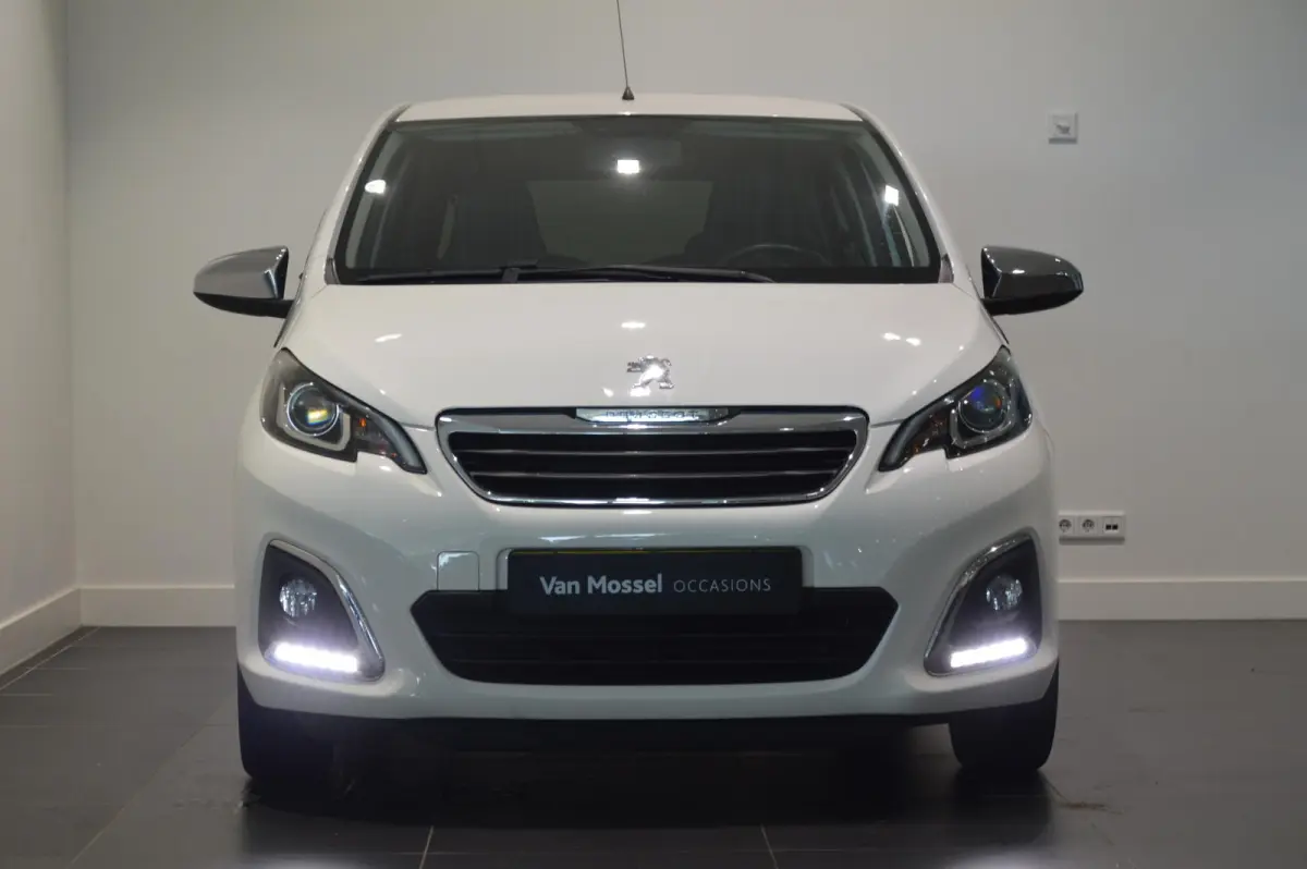 1.0 e-VTi Allure Groot scherm en camera