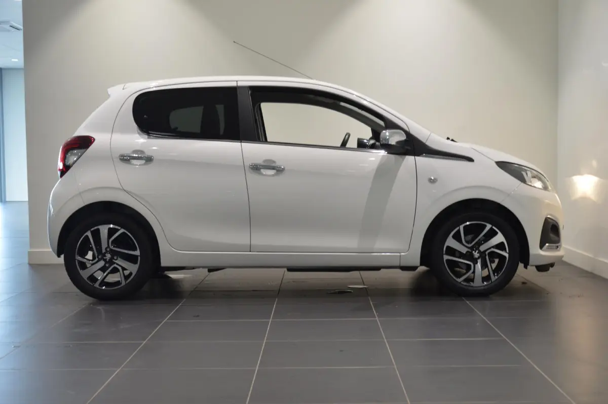 1.0 e-VTi Allure Groot scherm en camera