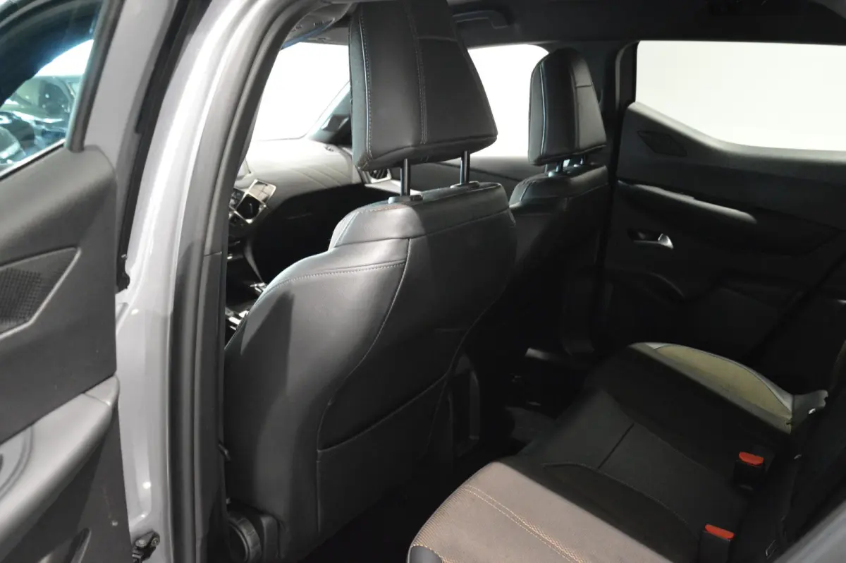 130PK Bastille | Automaat | Apple Carplay/Android Auto | Achteruitrijcamera | Climate Control | Lichtmetalen Velgen |