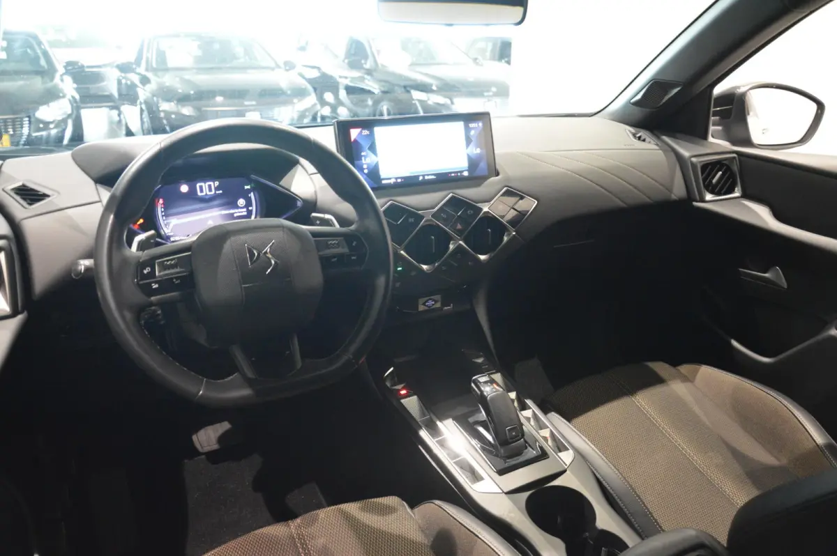 130PK Bastille | Automaat | Apple Carplay/Android Auto | Achteruitrijcamera | Climate Control | Lichtmetalen Velgen |