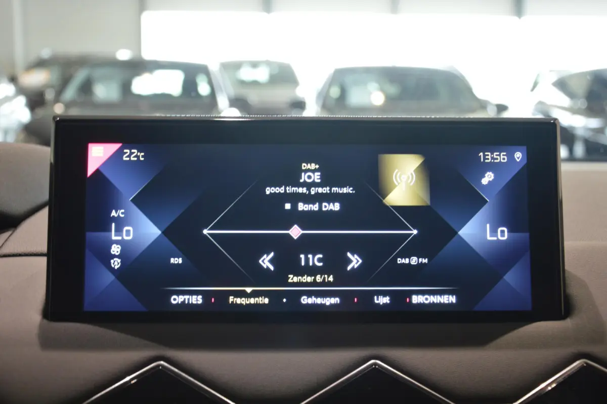 130PK Bastille | Automaat | Apple Carplay/Android Auto | Achteruitrijcamera | Climate Control | Lichtmetalen Velgen |