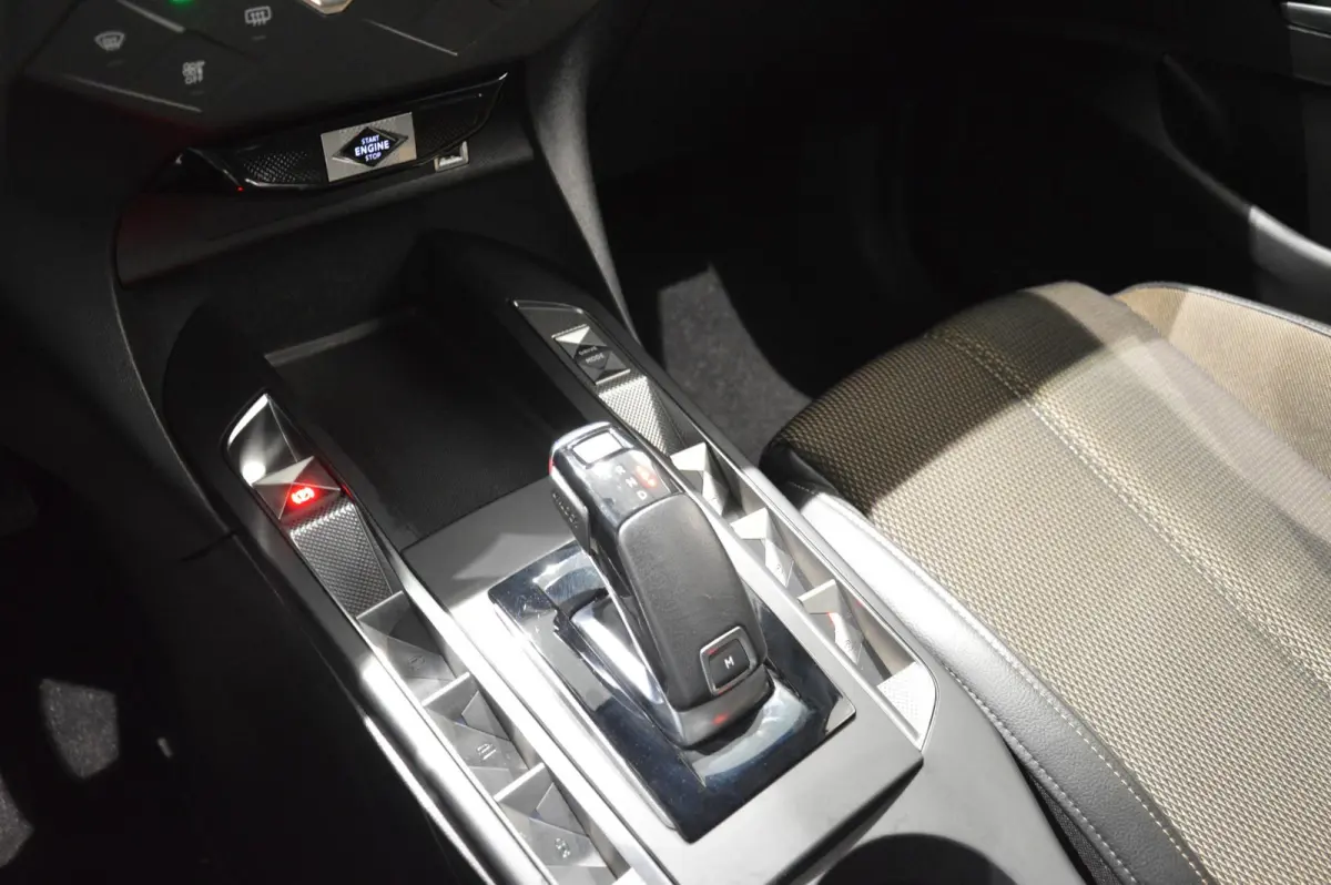 130PK Bastille | Automaat | Apple Carplay/Android Auto | Achteruitrijcamera | Climate Control | Lichtmetalen Velgen |