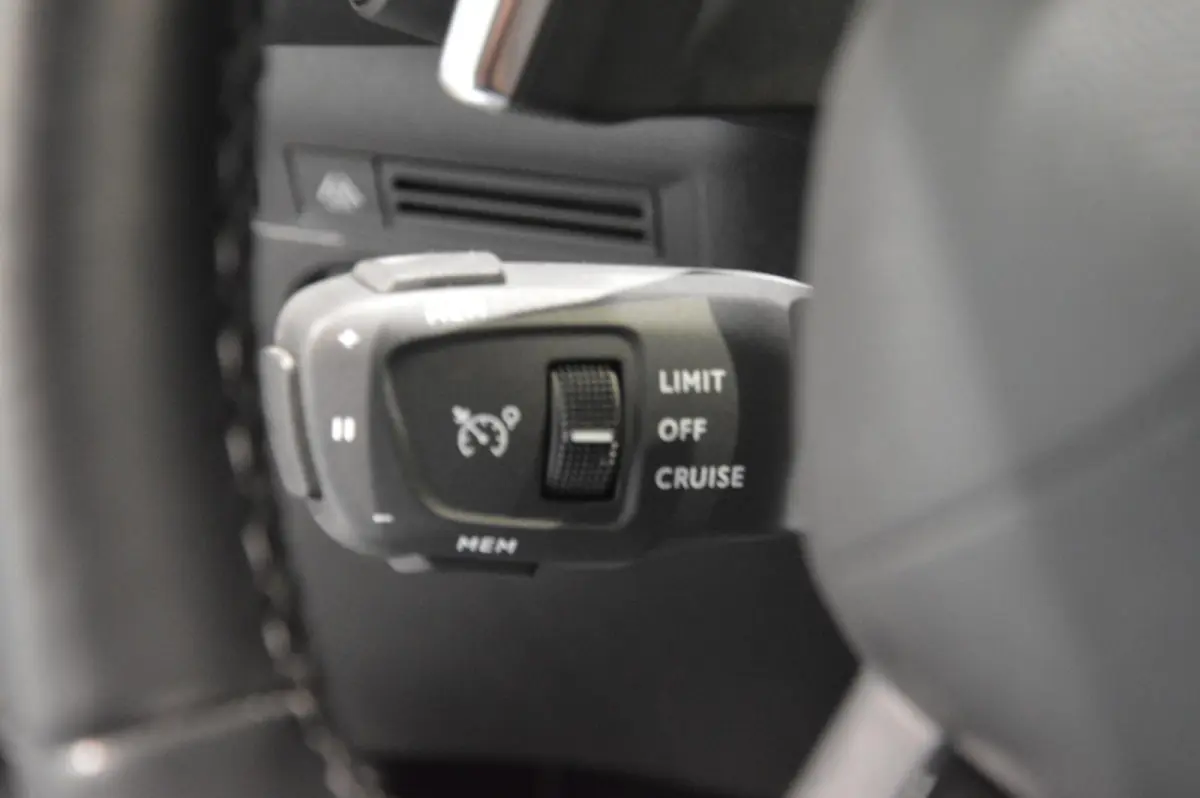 130PK Bastille | Automaat | Apple Carplay/Android Auto | Achteruitrijcamera | Climate Control | Lichtmetalen Velgen |