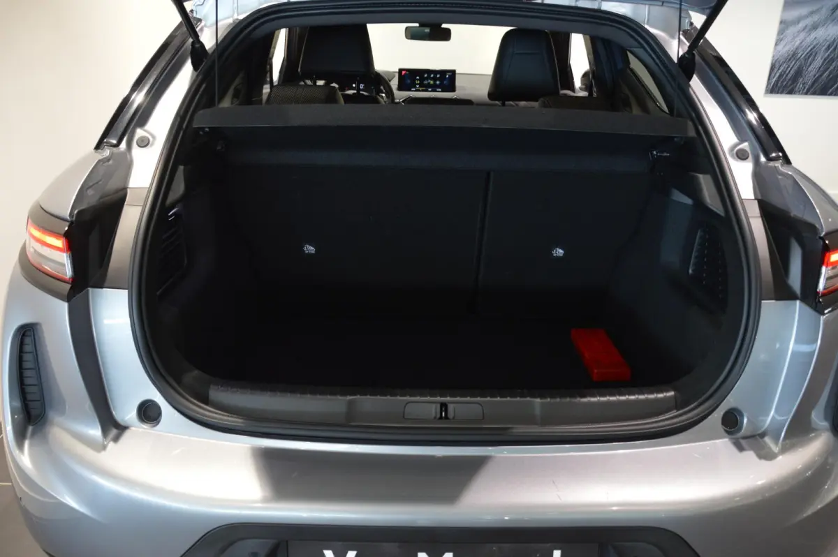 130PK Bastille | Automaat | Apple Carplay/Android Auto | Achteruitrijcamera | Climate Control | Lichtmetalen Velgen |