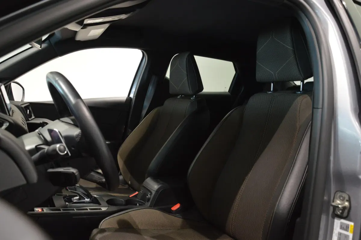130PK Bastille | Automaat | Apple Carplay/Android Auto | Achteruitrijcamera | Climate Control | Lichtmetalen Velgen |