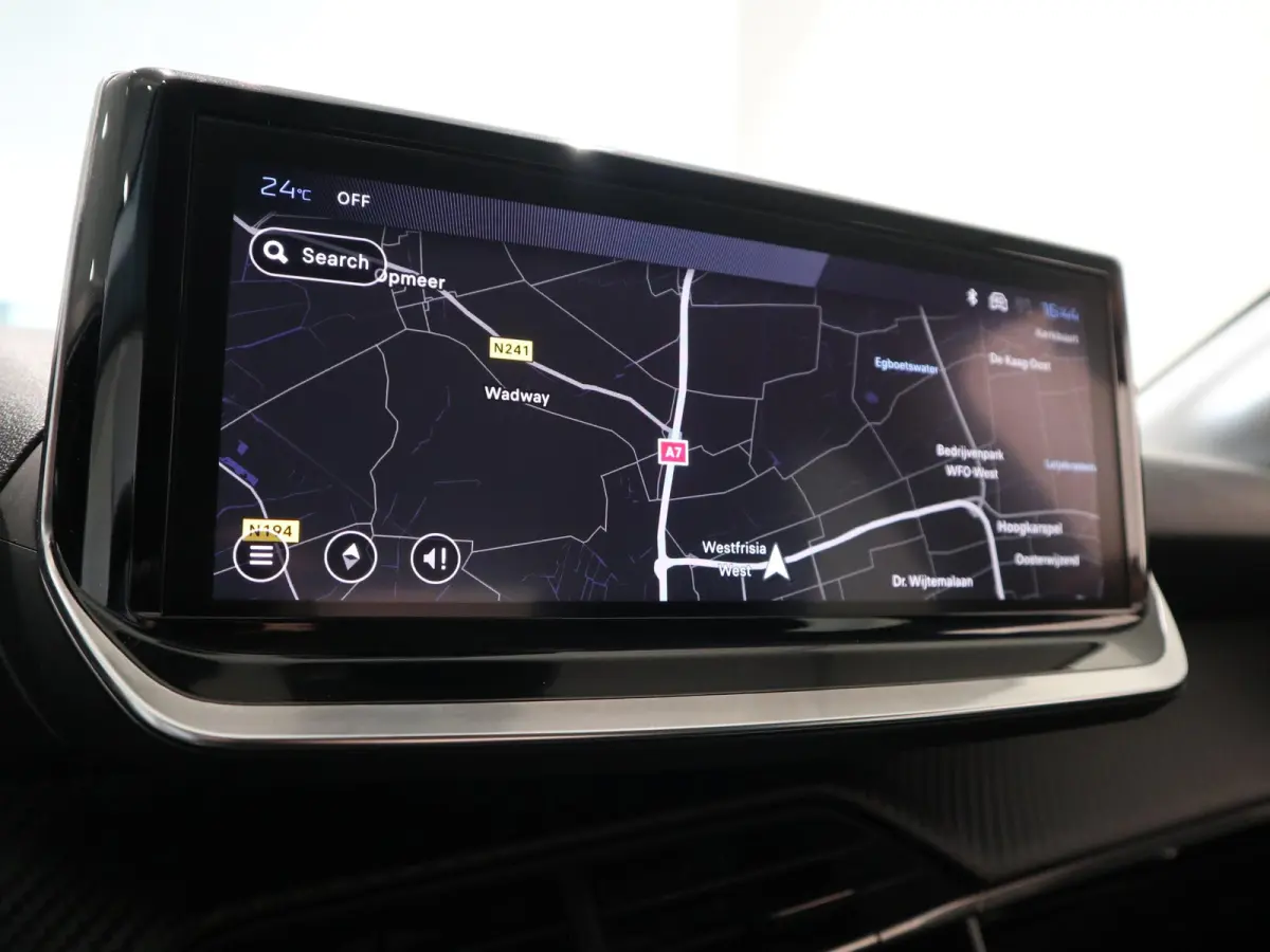 100PK Style - DRAADLOZE APPLE CARPLAY//ANDROID AUTO - NAVIGATIE - FULL LED