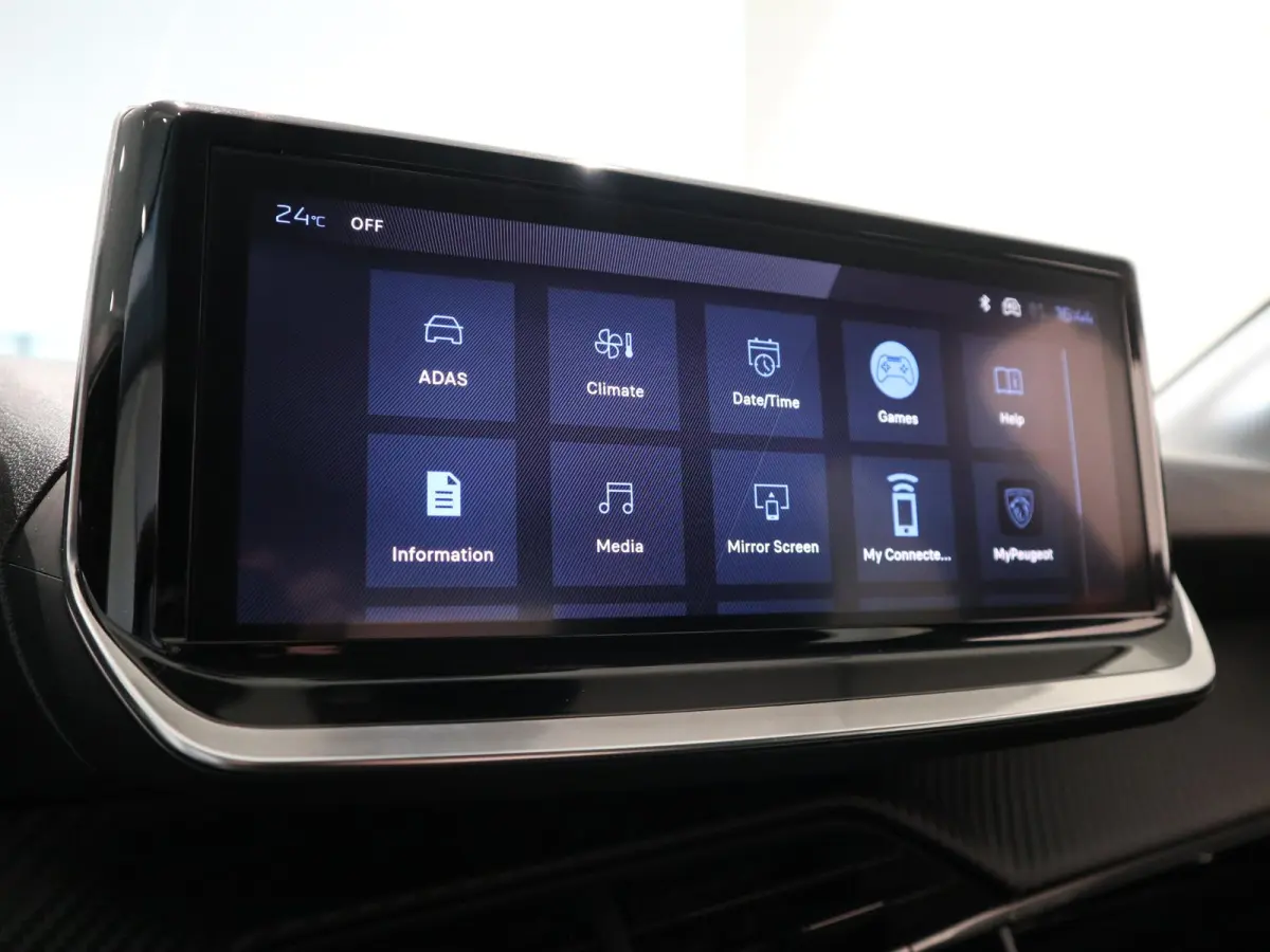 100PK Style - DRAADLOZE APPLE CARPLAY//ANDROID AUTO - NAVIGATIE - FULL LED