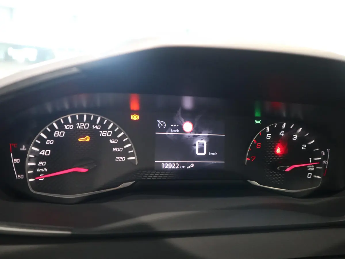 100PK Style - DRAADLOZE APPLE CARPLAY//ANDROID AUTO - NAVIGATIE - FULL LED