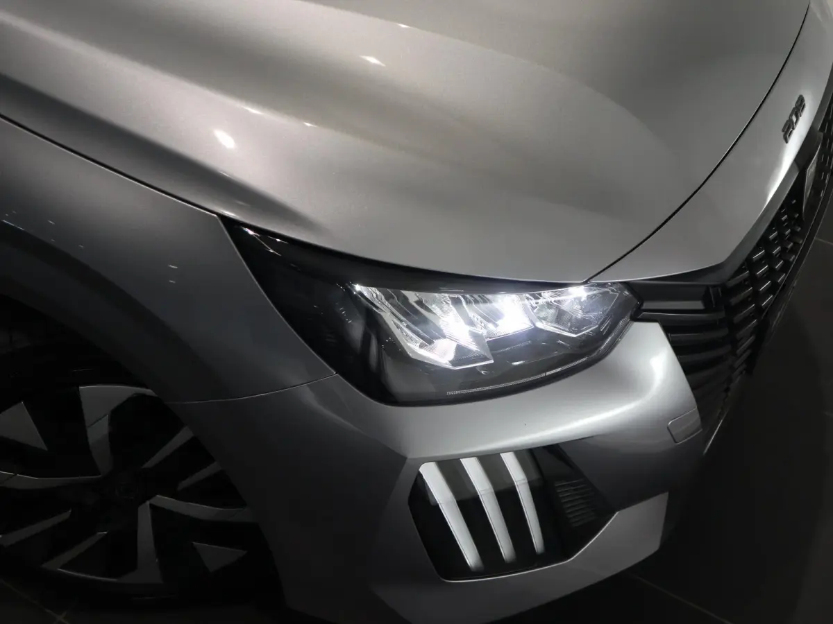 100PK Style - DRAADLOZE APPLE CARPLAY//ANDROID AUTO - NAVIGATIE - FULL LED