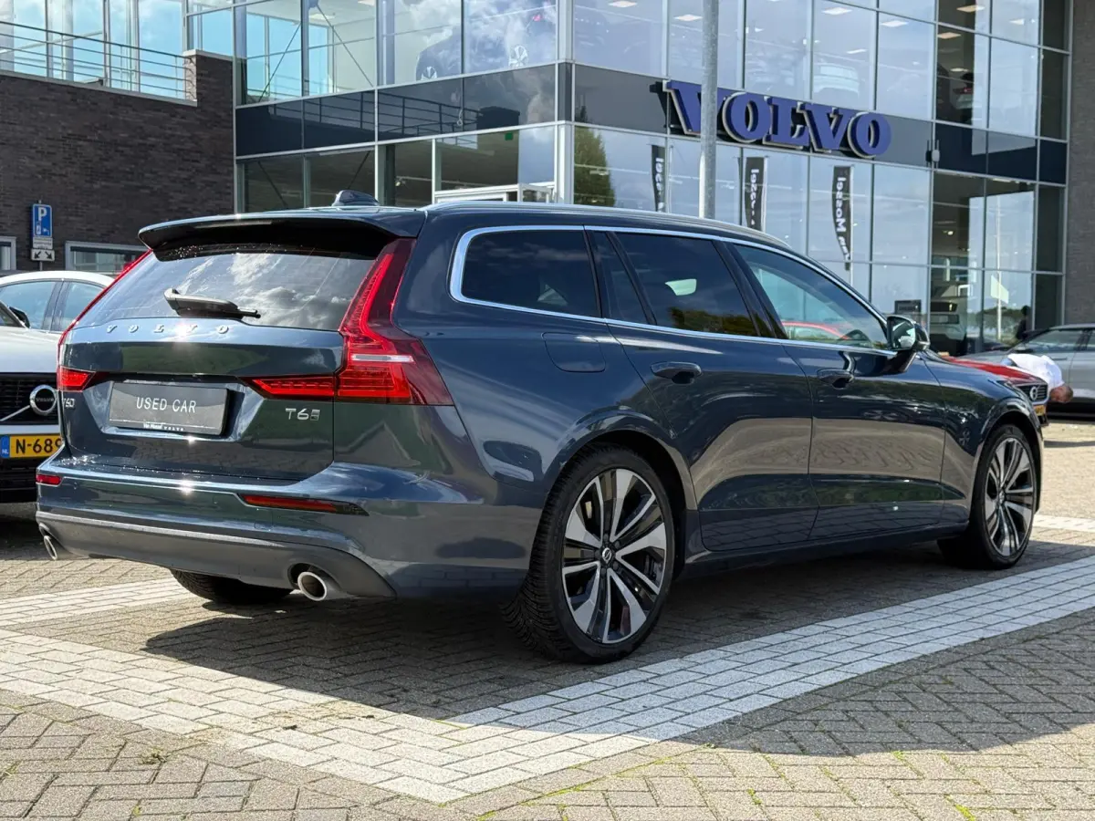 T6 Twin Engine AWD Momentum Pro | Trekhaak | Parkeercamera | Apple Carplay | Digital Cockpit |