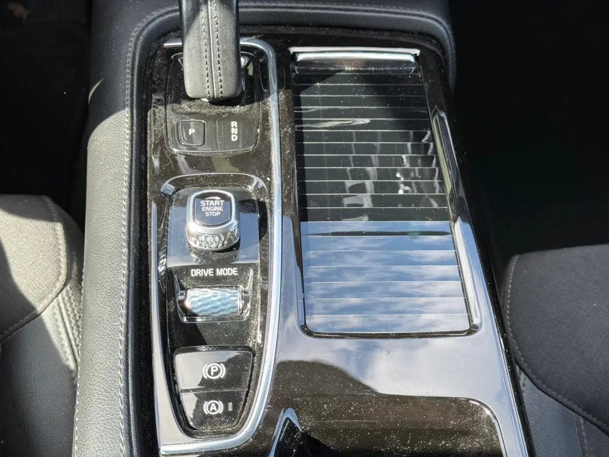 T6 Twin Engine AWD Momentum Pro | Trekhaak | Parkeercamera | Apple Carplay | Digital Cockpit |