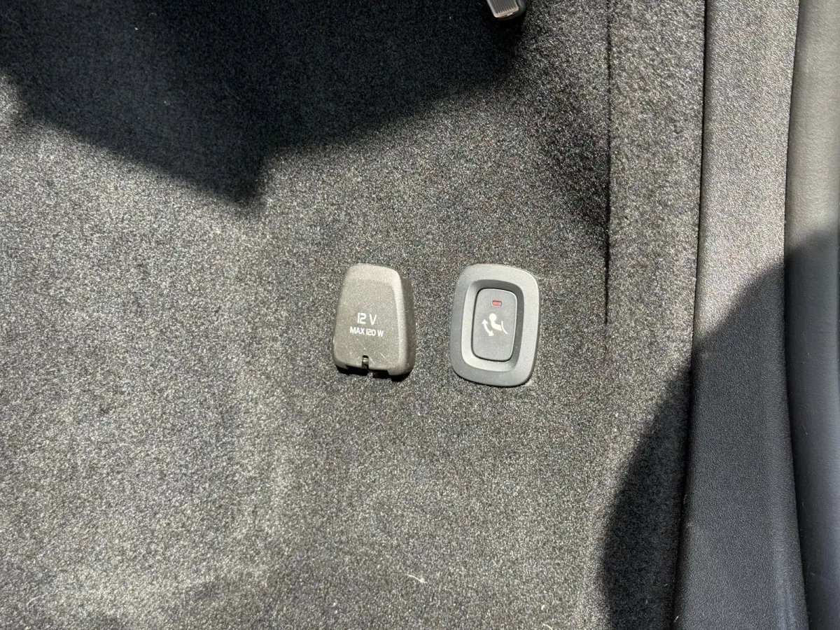 T6 Twin Engine AWD Momentum Pro | Trekhaak | Parkeercamera | Apple Carplay | Digital Cockpit |