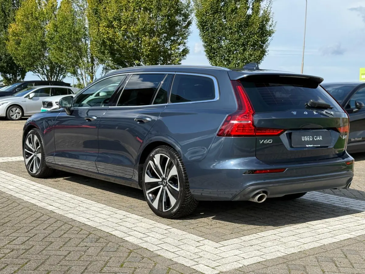 T6 Twin Engine AWD Momentum Pro | Trekhaak | Parkeercamera | Apple Carplay | Digital Cockpit |