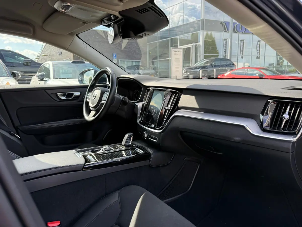 T6 Twin Engine AWD Momentum Pro | Trekhaak | Parkeercamera | Apple Carplay | Digital Cockpit |