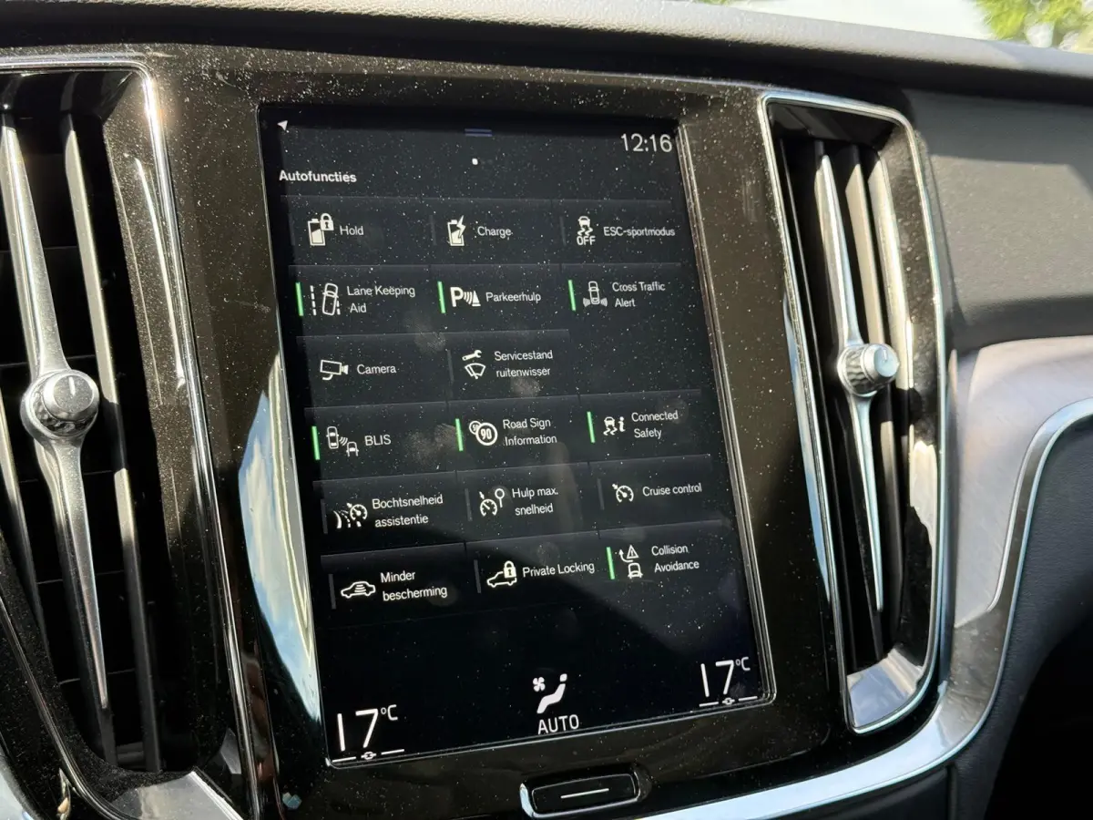 T6 Twin Engine AWD Momentum Pro | Trekhaak | Parkeercamera | Apple Carplay | Digital Cockpit |